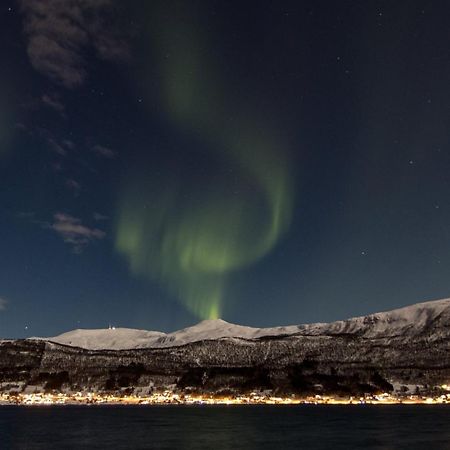Veien Til Senja Apartment Finnsnes Exterior photo